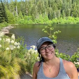 Meet your Posher, Desiree